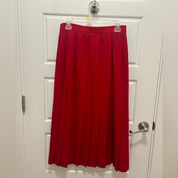 Vintage TALBOTS 100% wool pleated skirt - Picture 2 of 6